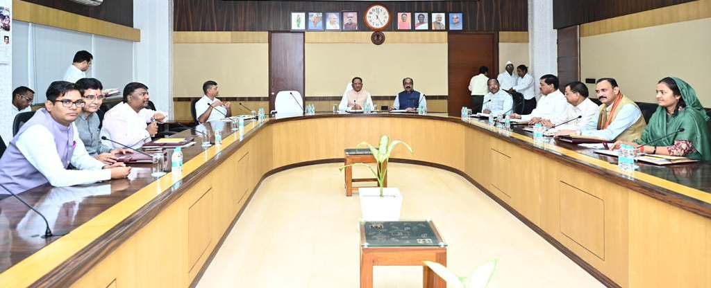 सीएम साय की अध्यक्षता में कैबिनेट की बैठक शुरू, अहम मुद्दों पर होगी चर्चा...